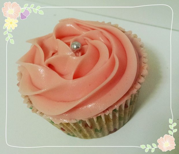 Cupcake de Baunilha Buttercream Merengue Italiano 