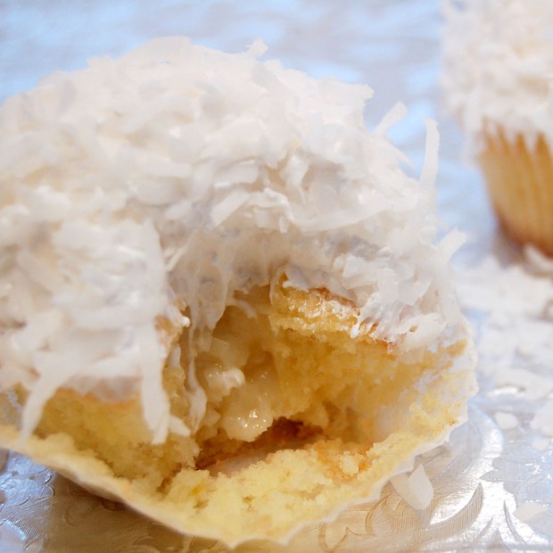 coconut-cake-with-coconut-lemon-cream-filling900