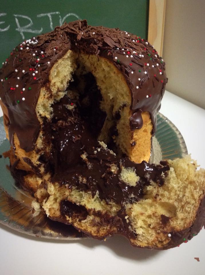 Panetone Recheado e Coberto