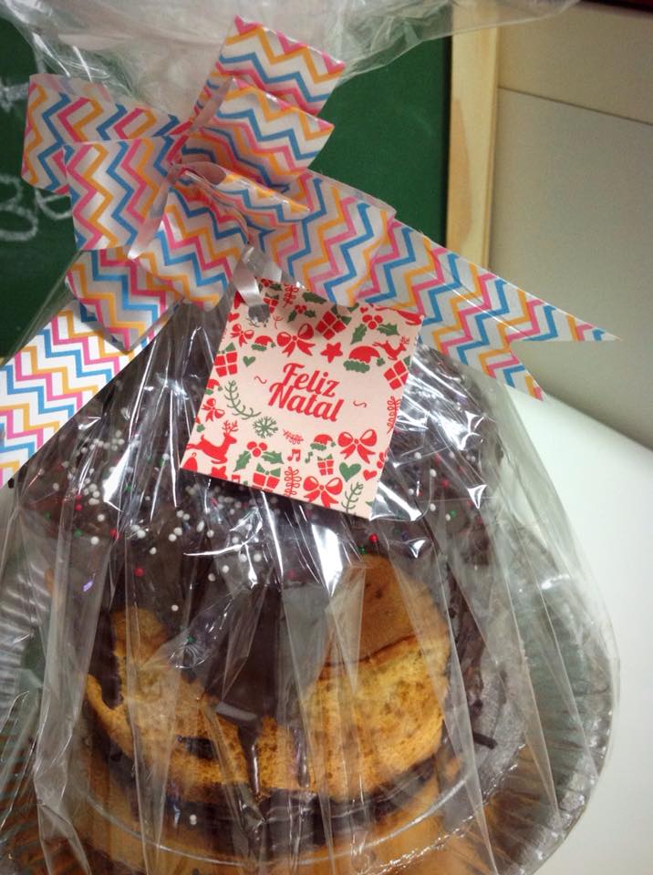 Panetone Recheado e Coberto