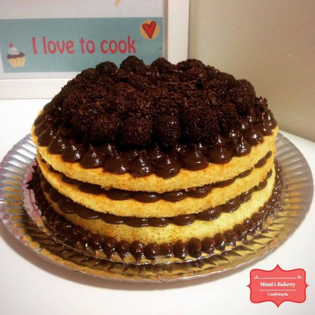 Naked Cake Baunilha com Brigadeiro