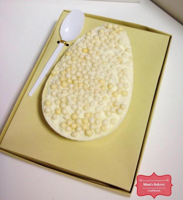 Ovo de Colher Branco com Ninho