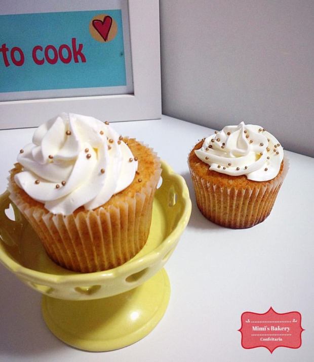 Cupcake de Baunilha Mousse de Leite Ninho Chantinho