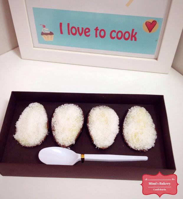 Mini Ovo de Colher Beijinho de Côco