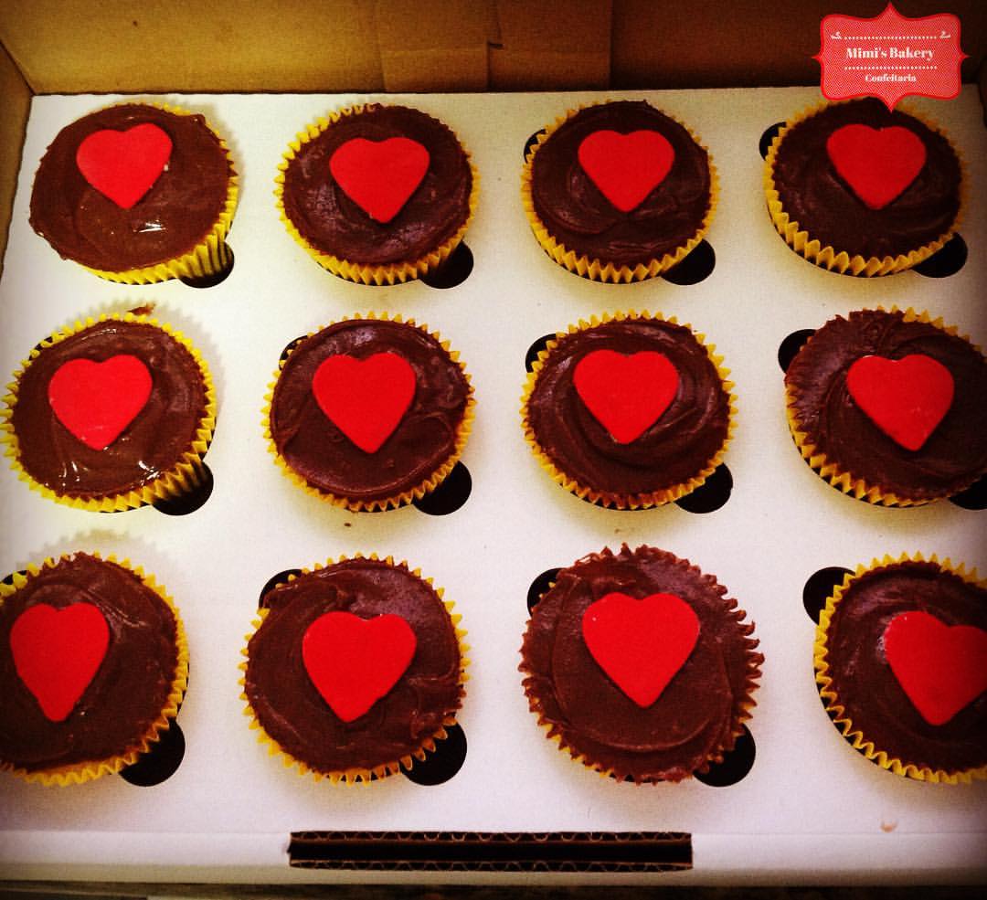 Cupcake de Baunilha coberto com Ganache