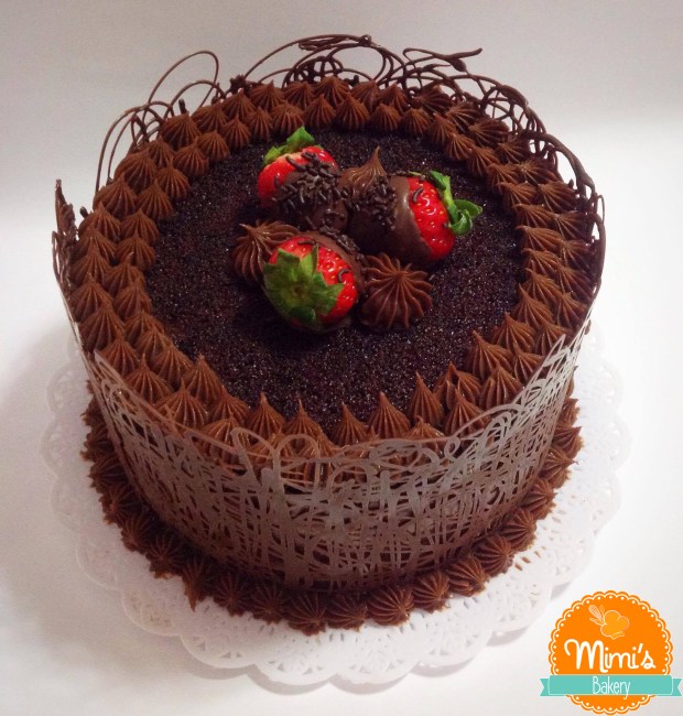 Bolo de Brigadeiro com Morangos