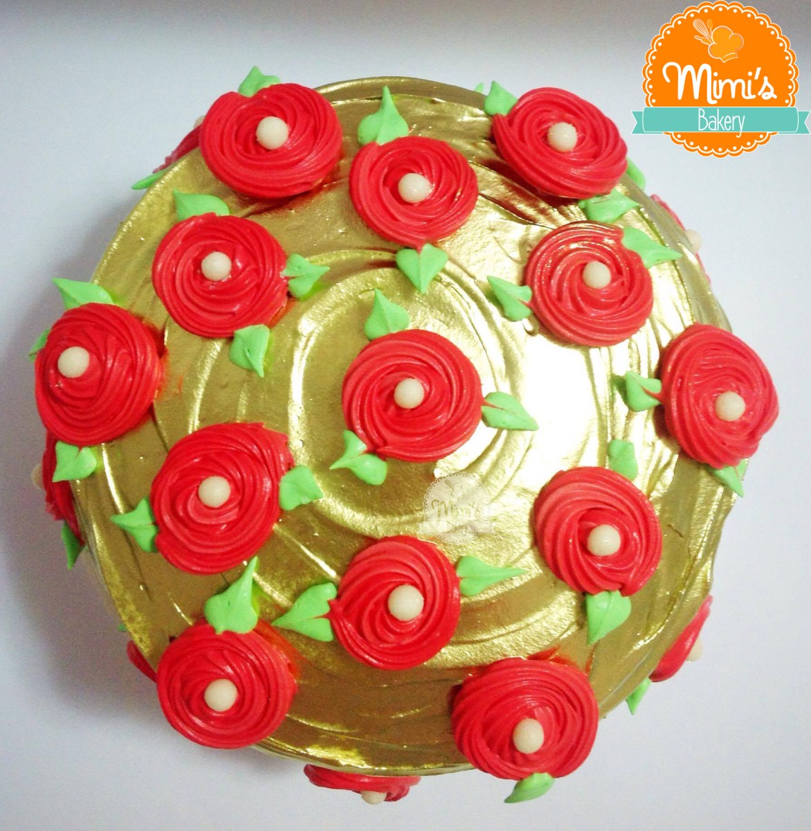 Bolo Dourado com Rosinhas