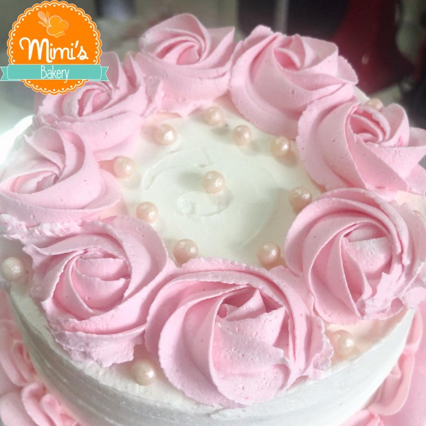 Bolo Chantininho Branco com Rosa