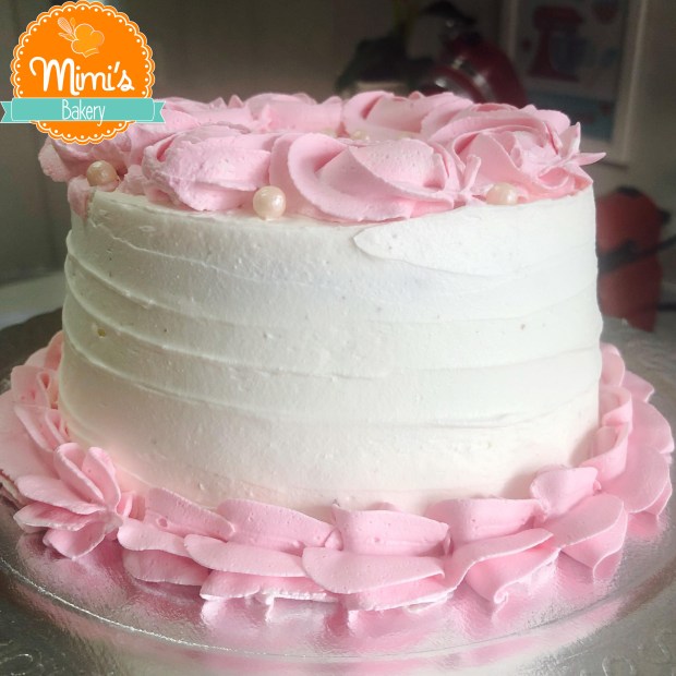 Bolo Chantininho Branco com Rosa